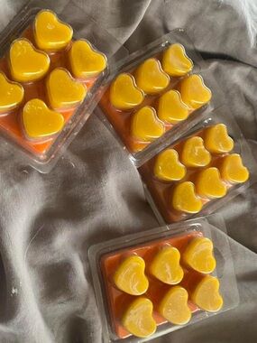 Yellow Heart Wax Melt Clamshells — Pack of 4- Pumpkin Spice Scent